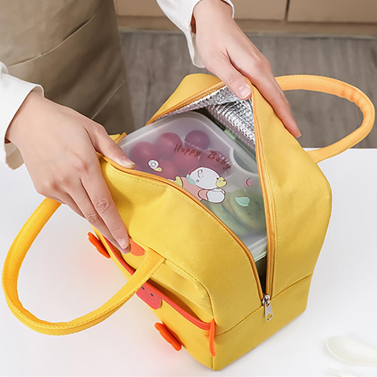 POYIPI insulated lunch bag with inner aluminum liner helps keep food fresh.