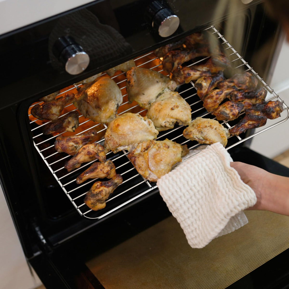 P&P CHEF cooling rack is dishwasher safe for easy cleanup.