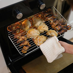 P&P CHEF cooling rack is dishwasher safe for easy cleanup.