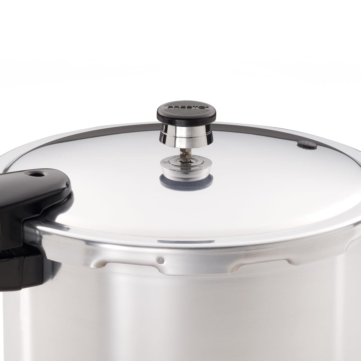 Presto 01282 interior with rack illustrates multitask cooking without intermingling flavors