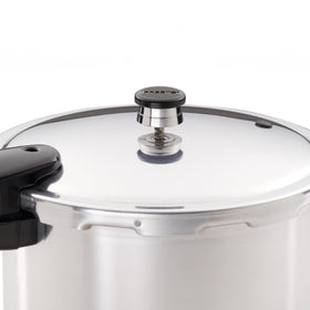 Presto 01282 interior with rack illustrates multitask cooking without intermingling flavors