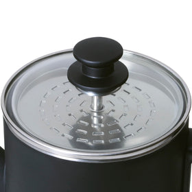 Presto 02815 easy-pour spout ensures smooth pours for guests.