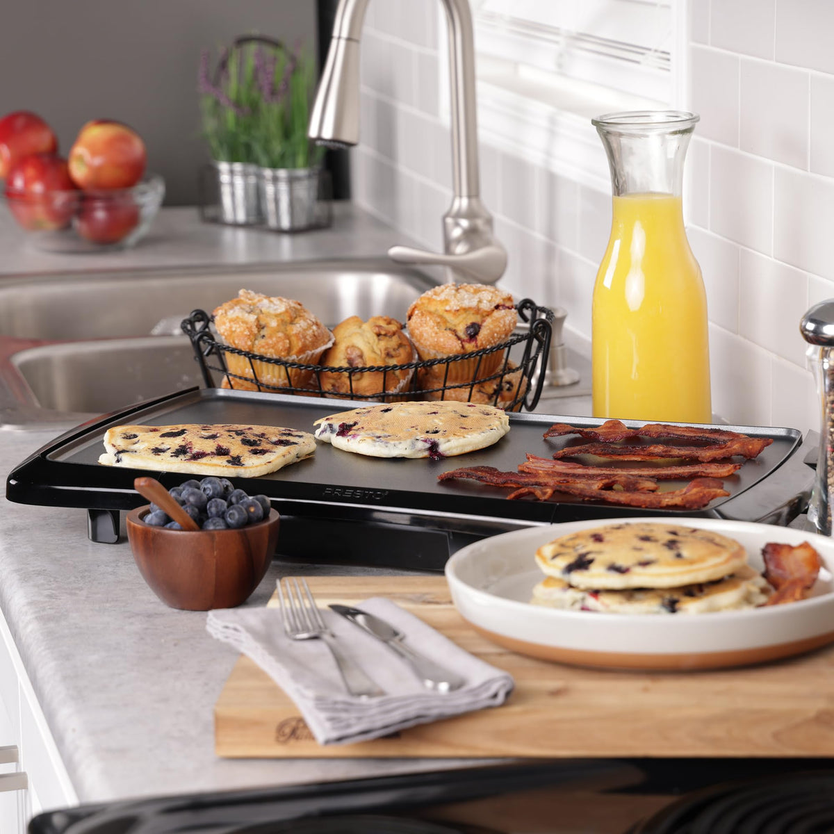Presto 07030 backstop ledge eases food handling and serving