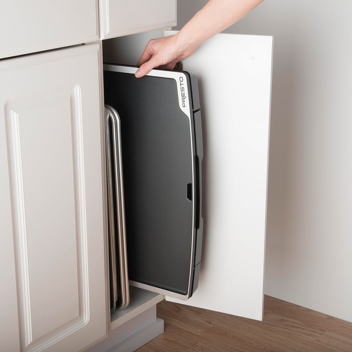 Presto 07073 XL ceramic nonstick surface for easy release and quick cleanup.