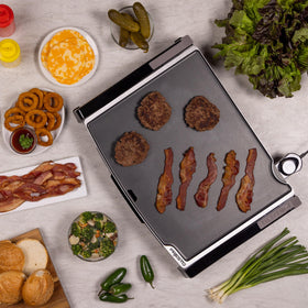 Presto 07073 XL slide-out drip tray facilitates quick cleanup after grilling.