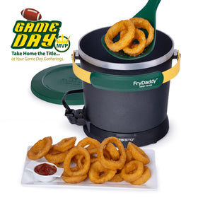 Presto FryDaddy 05427 green-gold lid and scoop demonstrating spill-free operation.