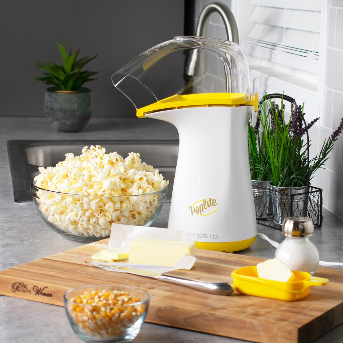 Presto PopLite pops up to 18 cups quickly for family movie night.