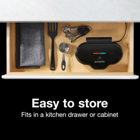 Nonstick grids make cleanup easy after cooking on the Proctor Silex device