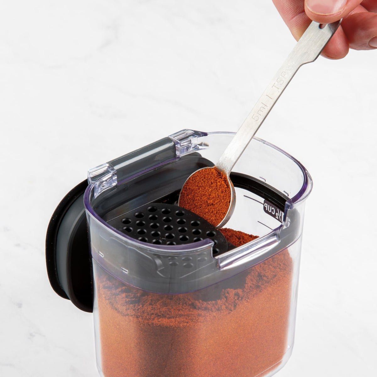 ProKeeper Terra Cotta Disk prevents brown sugar from hardening during storage.