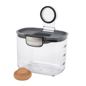 ProKeeper+ brown sugar 1.4-quart container with airtight seal for freshness.
