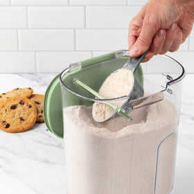 ProKeeper+ Magnetic leveling bar attached to Flour Keeper for mess-free measuring.
