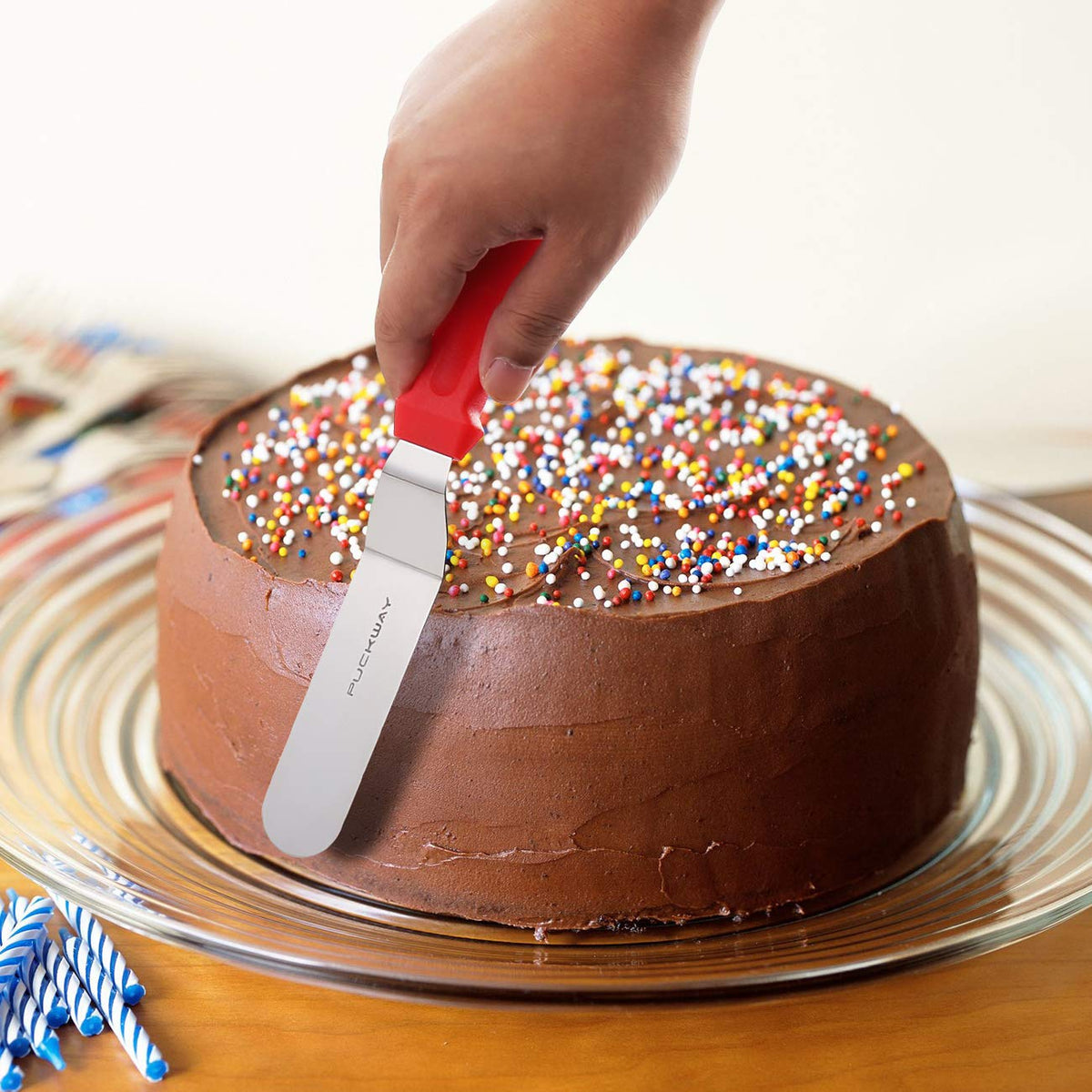 PUCKWAY angled icing spatula 8-inch large view for wider cake coverage.