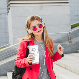 Pudmaple tumbler shown in car travel setting for on-the-go use.