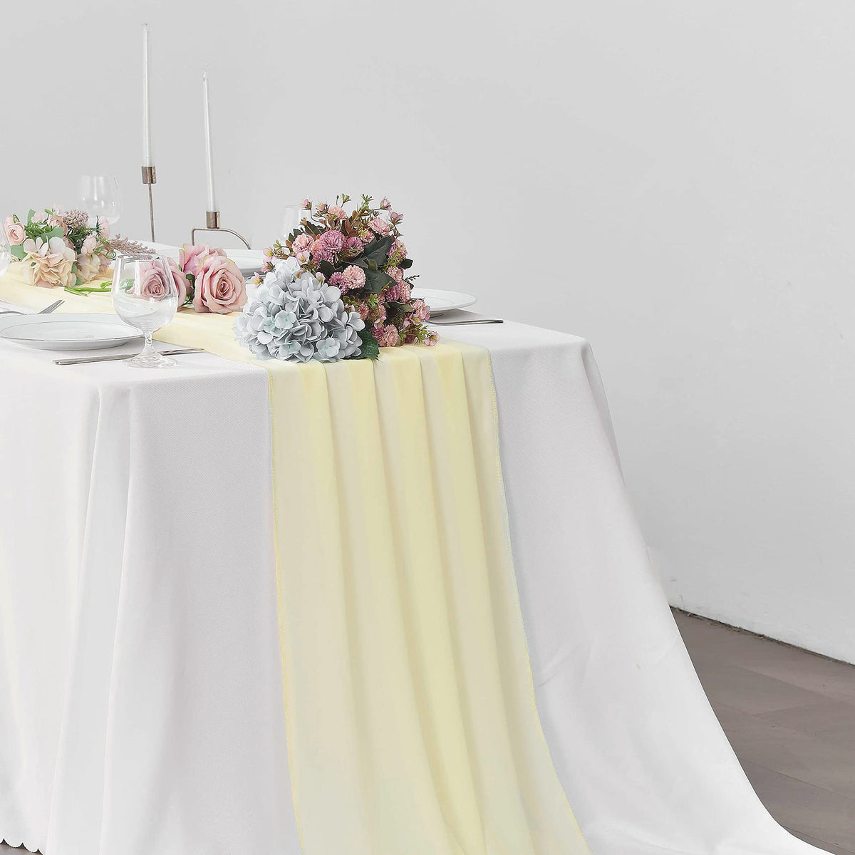Pufogu no seam gauze chiffon table linen with smooth drape.