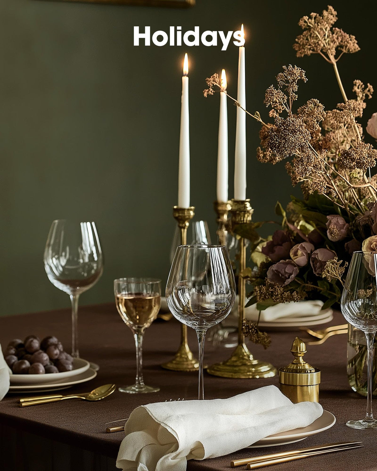 Pureegg tablecloth used for outdoor picnics and buffet setups.