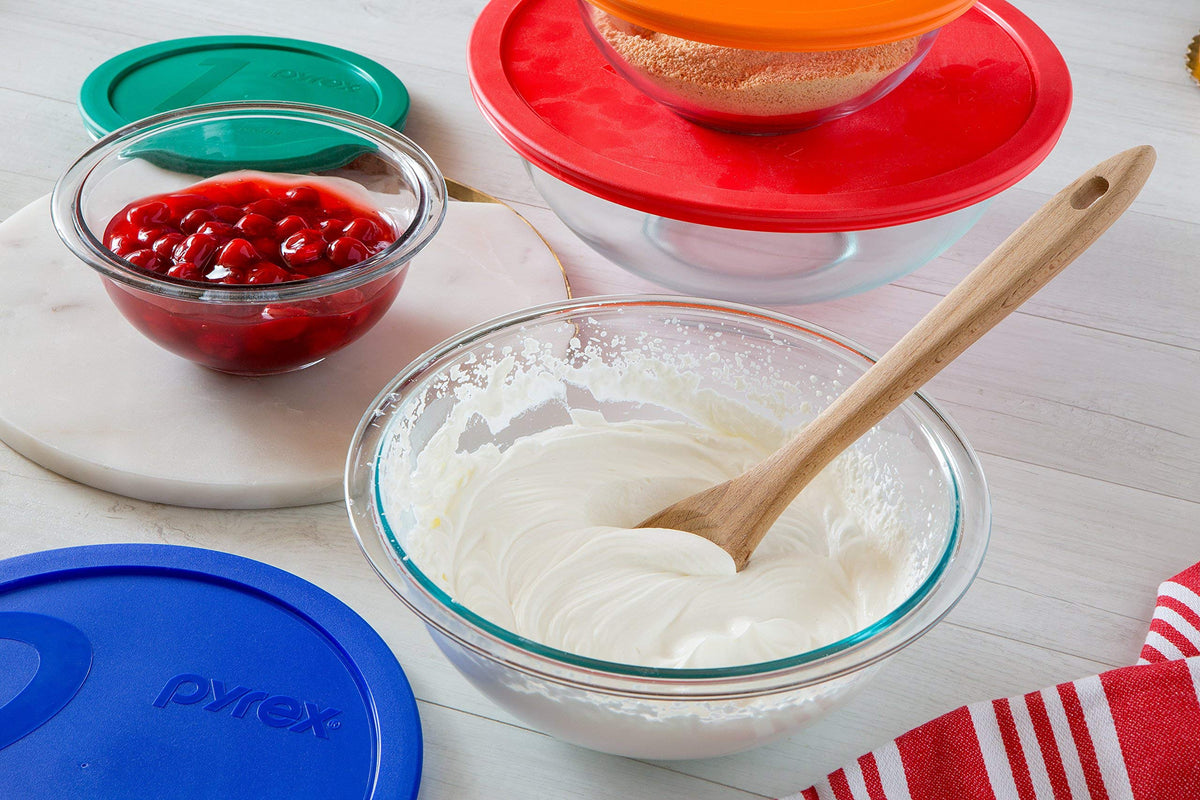 Pyrex 325 2.5qt glass bowl, microwave-ready, ideal for quick prep and heating.