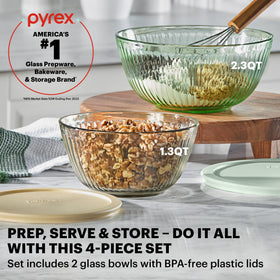 Pyrex Colors 2.3-qt bowl with lid ideal for mixing and leftovers.