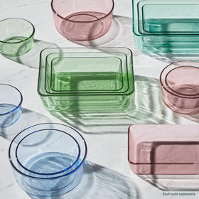 Pyrex Colors nested design saves cabinet space for tidy storage.