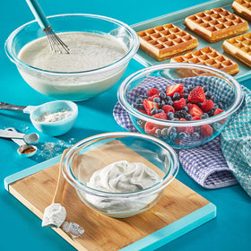 Pyrex Essentials microwave-safe bowl for fast reheats and ingredient prep.
