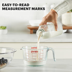 Pyrex curved spouts enable mess-free pouring during cooking and baking.