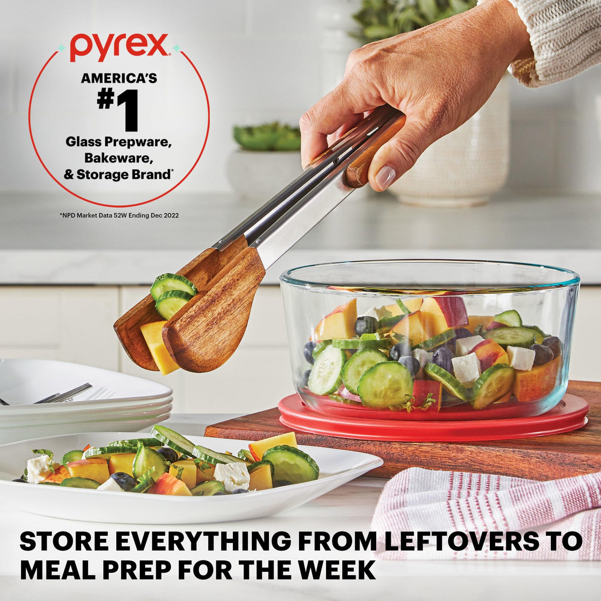 Pyrex Simply Store 2-Cup round container with lid for small portions and leftovers
