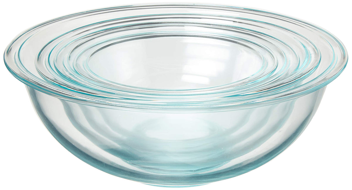 Pyrex Smart Essentials 4-quart bowl with lid close-up for meal prep.