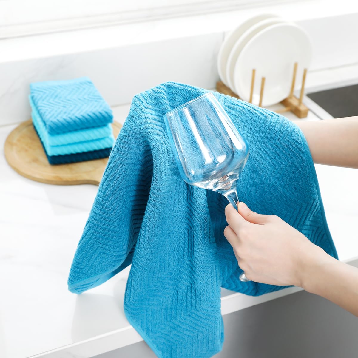 QAJ towel with hanging ring offers convenient storage and quick access.