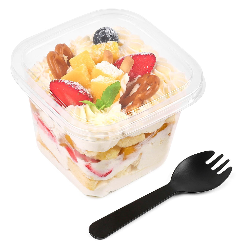 Qeirudu 12oz square cup with lid for neat, fresh parfait servings.