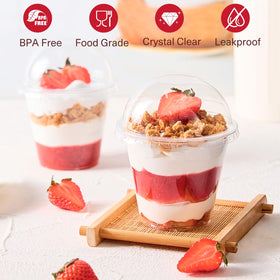 Qeirudu clear 9oz dessert cup filled with parfait for presentation