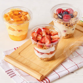 Qeirudu 9oz cups holding yogurt, fruits, parfaits with crystal-clear visibility.