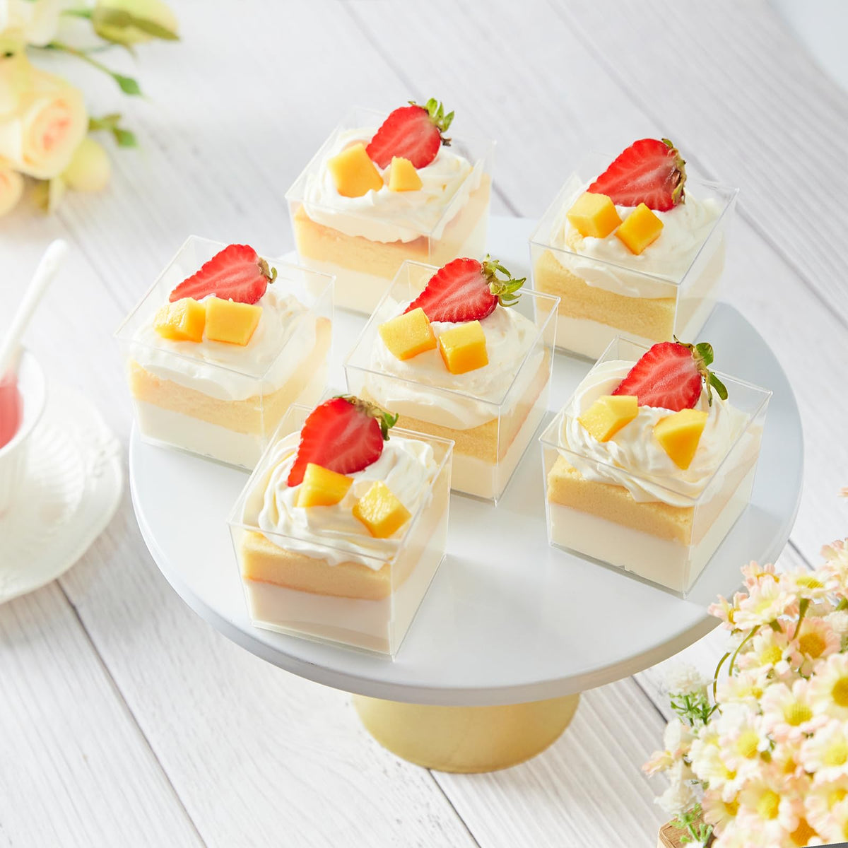 Qeirudu 5 oz parfait cups showcase colors with a crystal-clear finish.