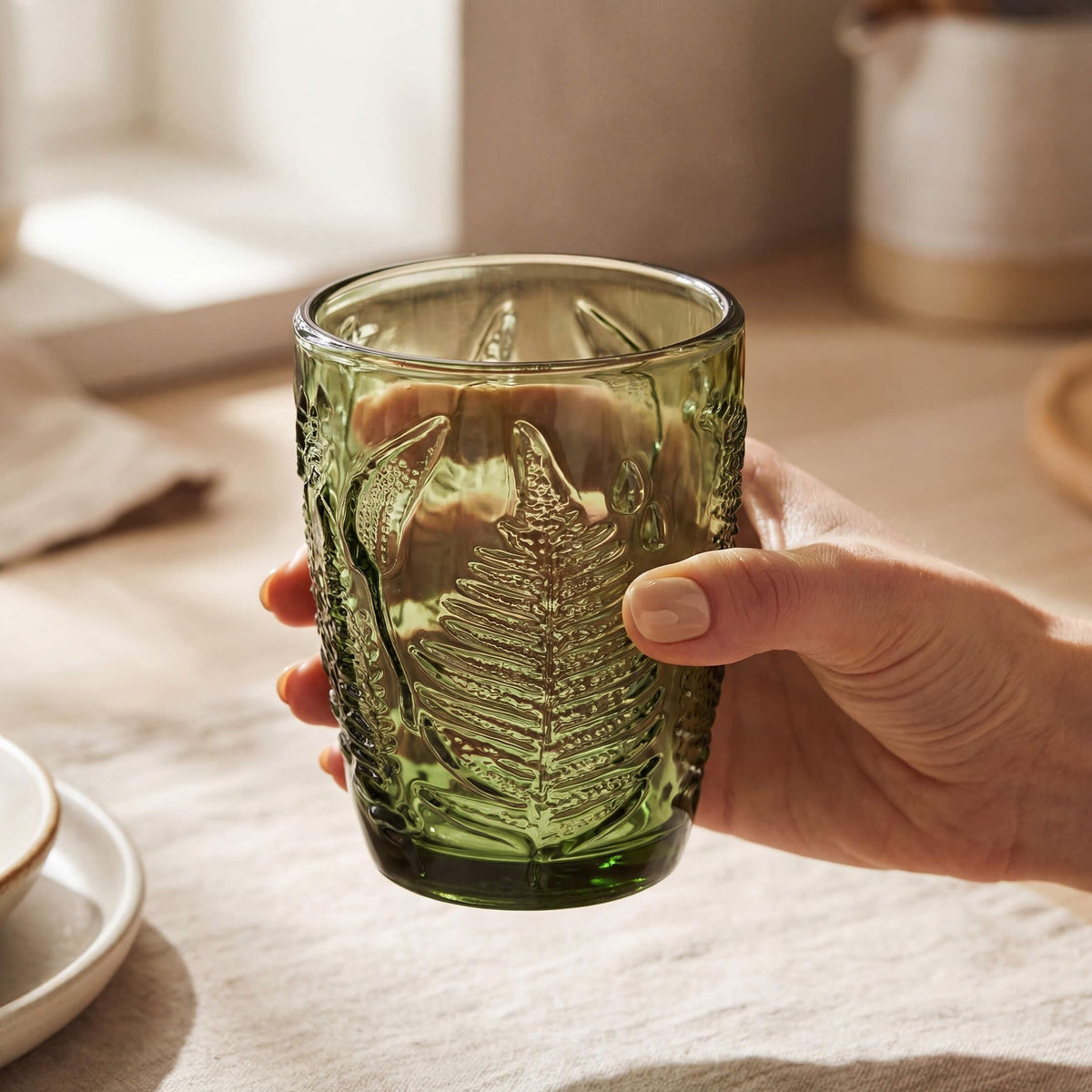 QELVIO green glass with deep fern pattern elevates table styling