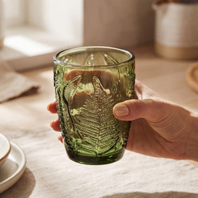 QELVIO green glass with deep fern pattern elevates table styling