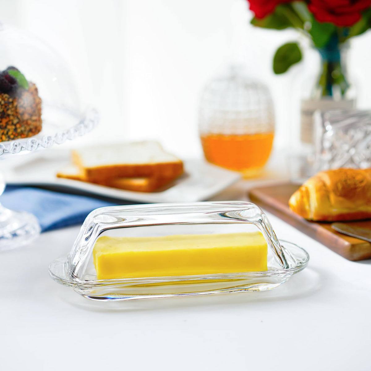 QFkris crystal lid doubles as a serving tray for garnishes.