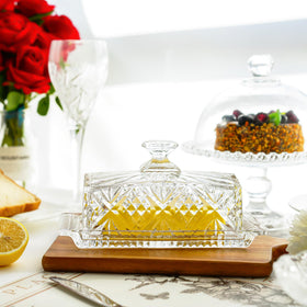 QFkris butter dish lid knob detail for easy opening and handling.