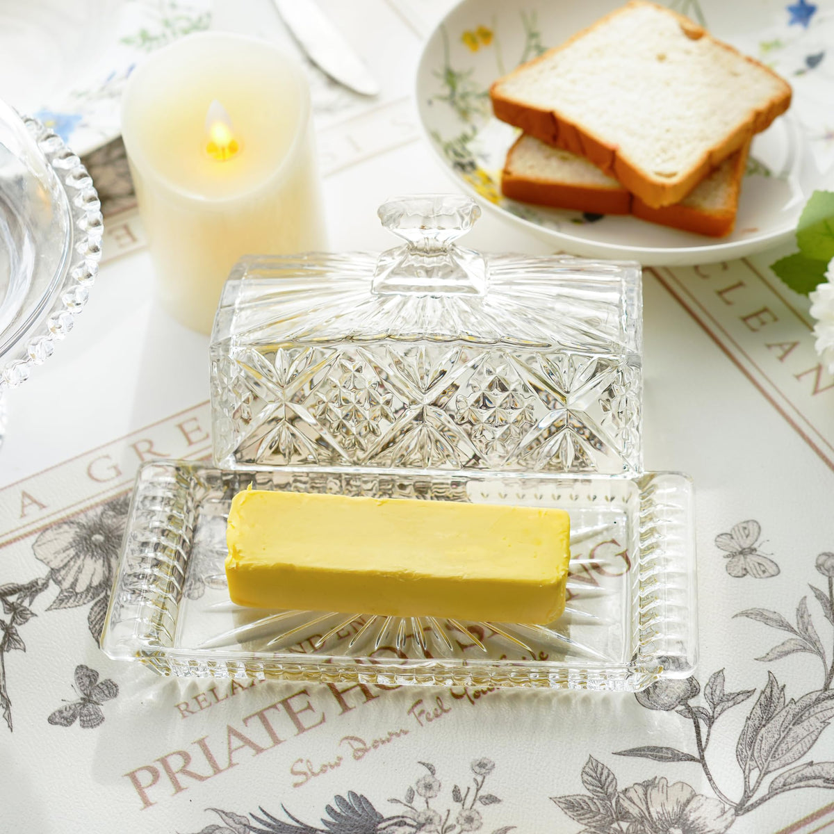 QFkris seal-tight crystal butter dish helps preserve flavor.