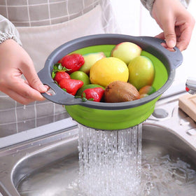 QiMH blue collapsible colander enhances pasta draining with color.