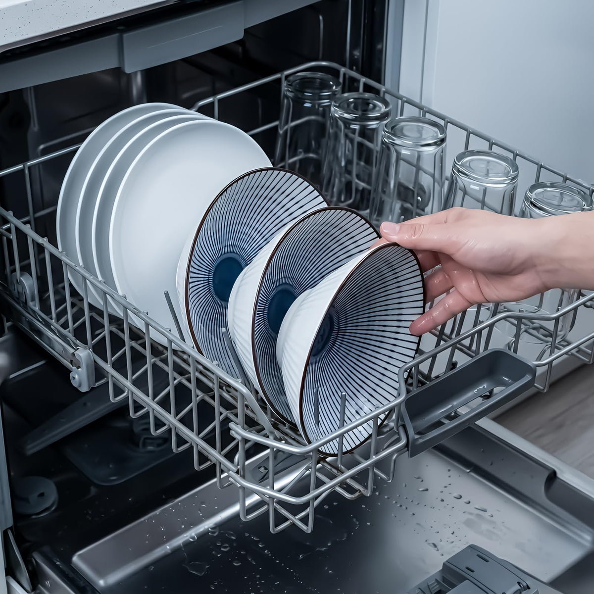 QINLANG dishwasher-safe and freezer-friendly bowls simplify cleaning and storage