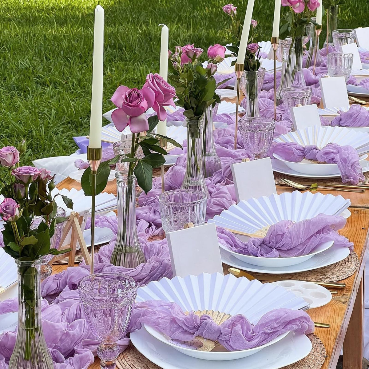 This 10-pack by QINZOVAL provides ready-to-use lavender runners for events.