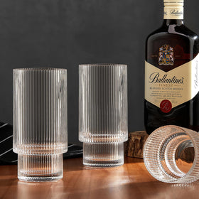 Qipecedm European retro glass adds flair to any table setting.