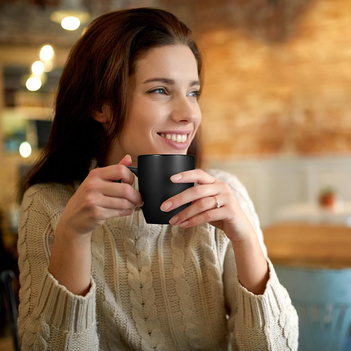 Qipecedm matte black outside mug with colorful interior for modern style