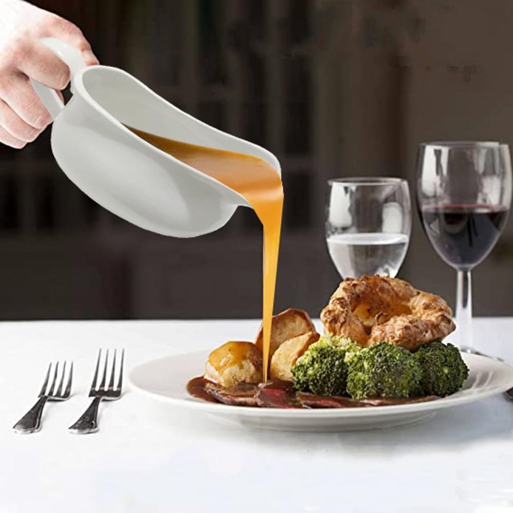 Qlans gravy boat pouring angle demonstrates controlled pour