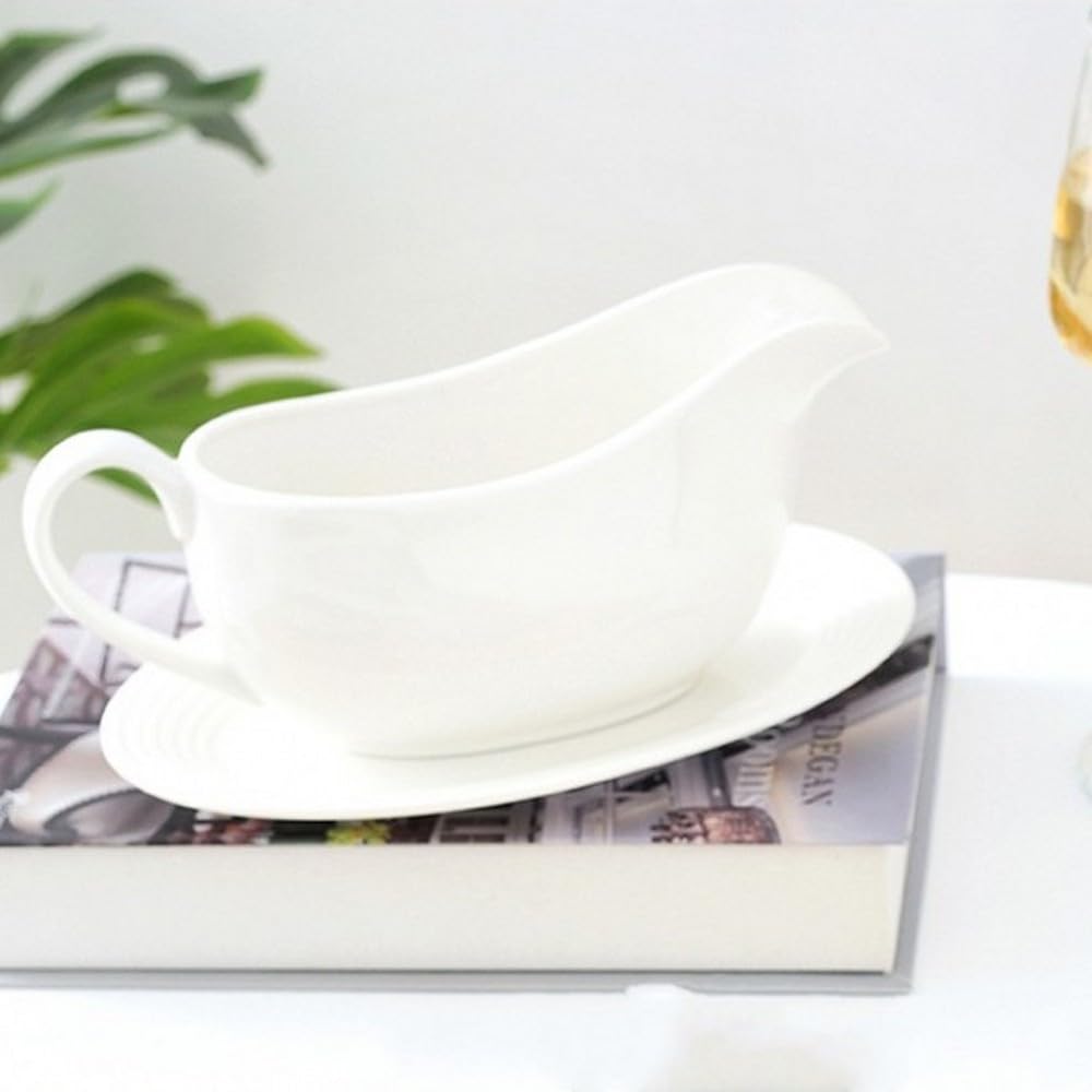 Qlans versatile sauce boat suitable for broths and dressings at meals
