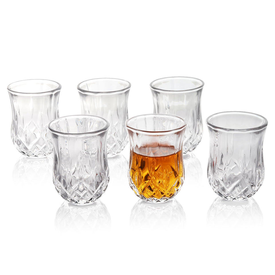 QUAFFER shot glass with diamond pattern, ideal for stylish parties and home bars.