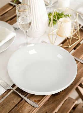 Quatish gift-ready dinnerware set ideal for hosting and gifting.
