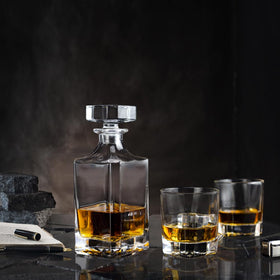 Queenstone Lead Free glass-stopper decanter with airtight seal preserves aroma.