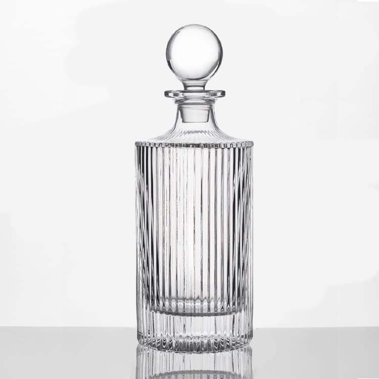QUEEN&STONE LEAD FREE whiskey decanter with round ribbed body for an elevated home bar look