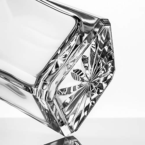 QUEEN&STONE decanter holds 25 oz, ideal for whiskey tastings and home bar setups.