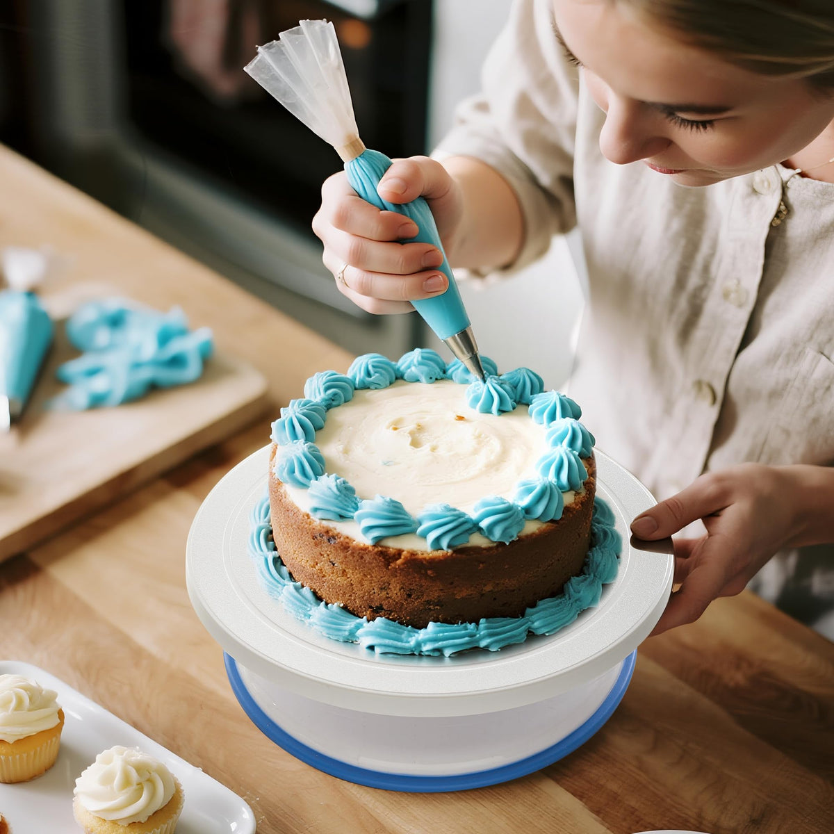 QUELLANCE 12 piping tips for diverse borders and flower designs on cakes