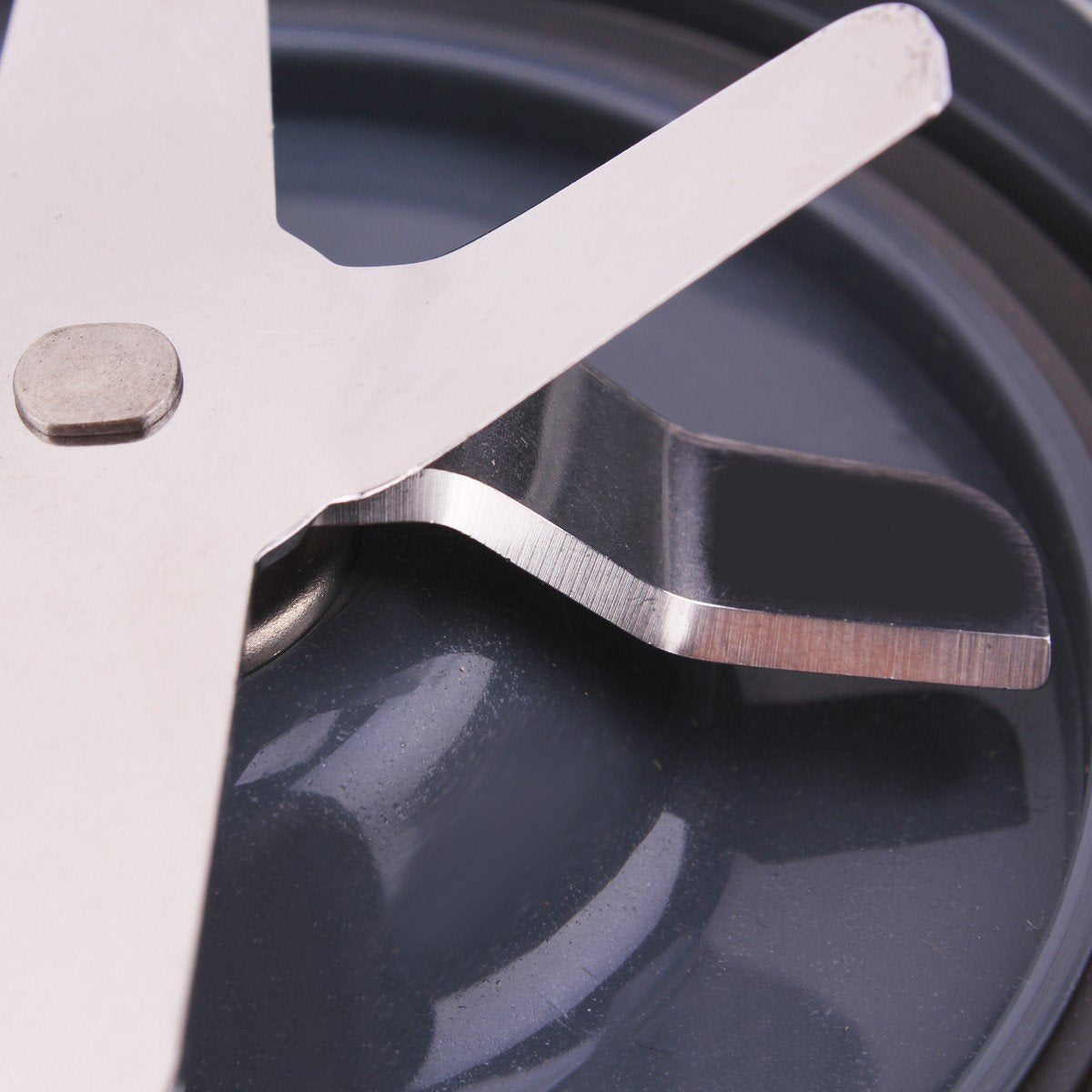 Easy cleaning and maintenance with QUIENKITCH blades.